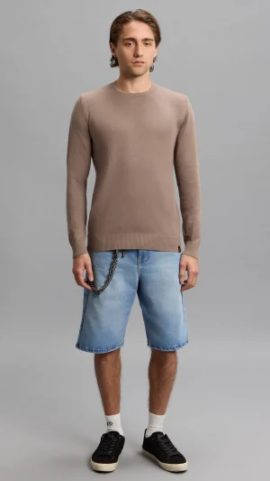 Sweater Garage Road 01
