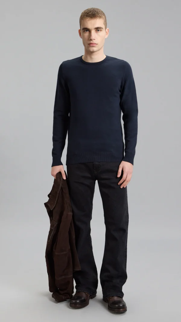Sweater Garage Road 01